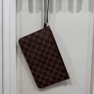Authentic Louis Vuitton Neverfull Pochette - Damier Ebene (Red Interior)